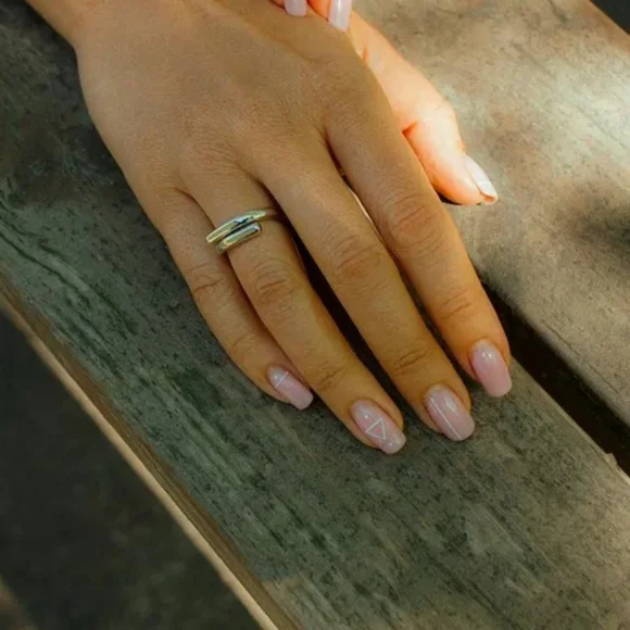 *NEW Glossy 18k White Gold Plated Adjustable Ring - Picture 4 of 16